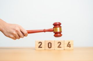 Foto: Richterhammer und Holzklötze 2024